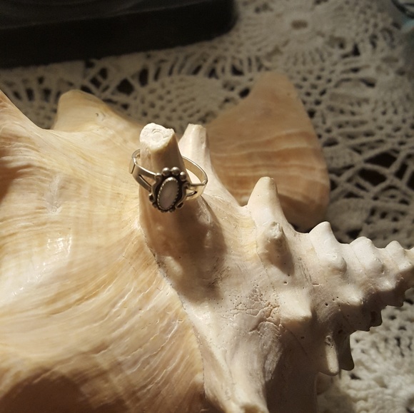 Sterling Silver 925 MOP Ring - Picture 2 of 7